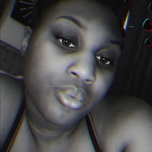 Meet your Posher, Khadrelia